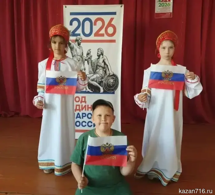 "Happy holiday, Russia!": a patriotic flash mob united the residents of Vishnevaya Polyana