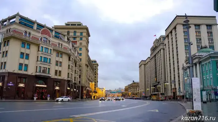 Political scientist Mukhin explained which economic decisions the Russian government borrows from other countries.