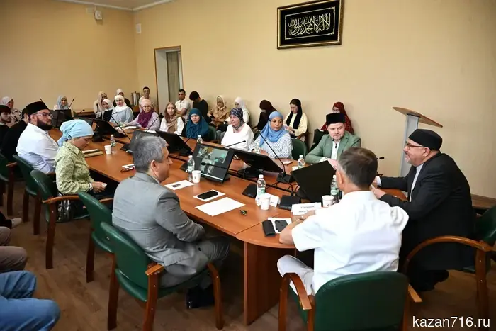 The legacy of Mirza Mahmutov was discussed in the RII in the year of the centenary of his birth.