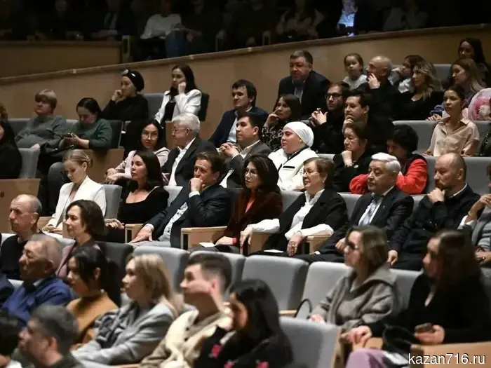 Ilsur Metshin and his family attended the performance "Aldermeshtan Almandar."