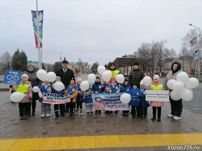 Young inspectors from the "Svetlyachok" kindergarten reminded drivers of the value of human life.