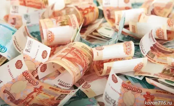 A State Duma deputy proposed raising the minimum wage to 50,000 rubles.