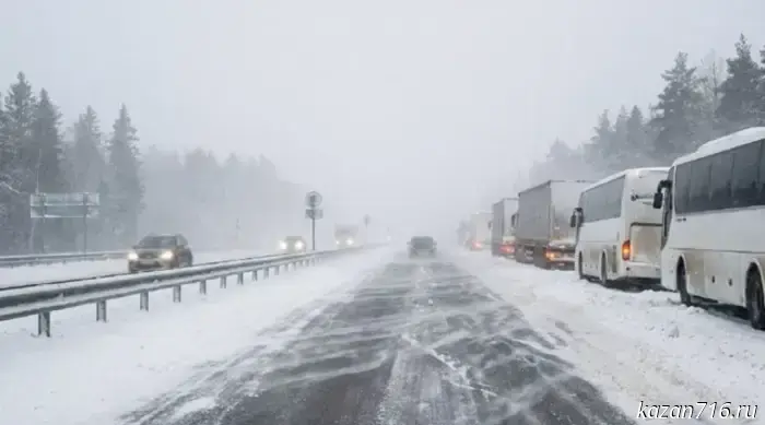 В связи с неблагоприятными погодными условиями на М-5 введены временные ограничения для движения транспорта в трех областях.