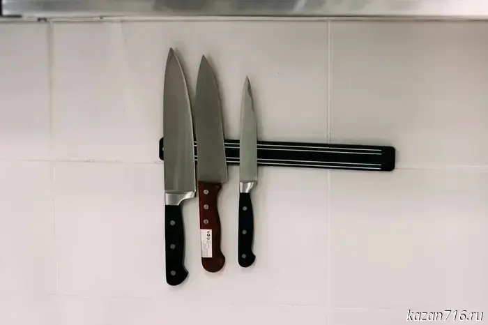 A Chelny woman is accused of torturing her underage daughter and threatening her with a knife — the case has gone to court.