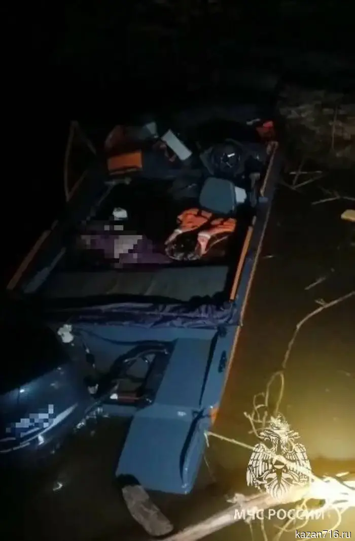 The boat crashed into the pier on the Kama River in Tatarstan, one of the female passengers died.