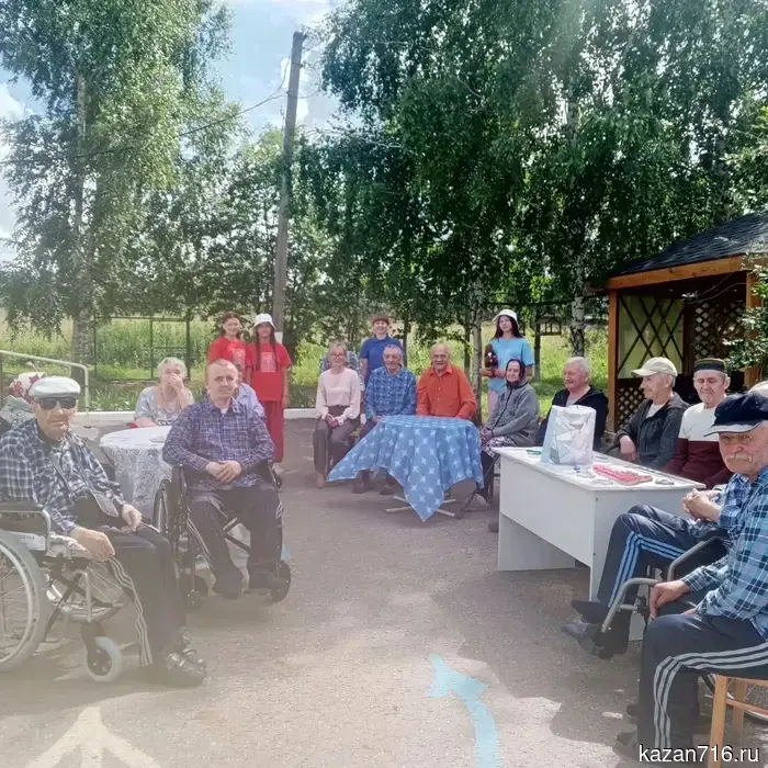 In the Kaibitsky boarding house, they discussed road behavior culture.