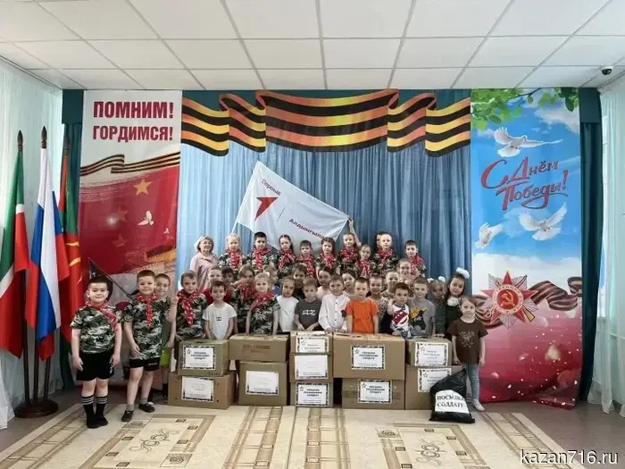 Воспитанники, их родители и работники детского сада «Василек» собрали 135 кг гуманитарной помощи для СВО.