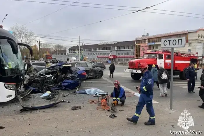 In Izhevsk, four people were killed in a traffic accident involving a bus bound for Kazan.