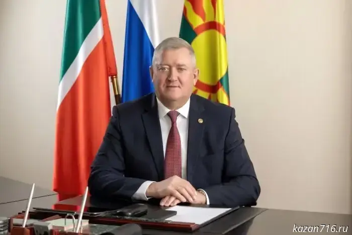 Глава Заинского района поздравил граждан с Днем Республики Татарстан и Днем города.