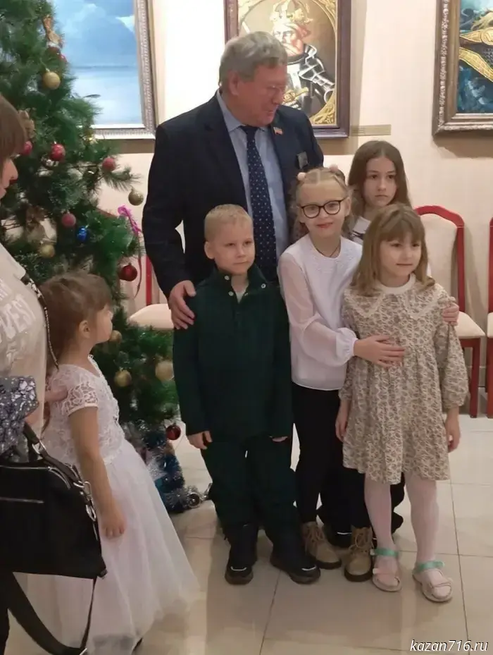 United Russia members organized a Christmas celebration at the Konstantin Vasilyov Museum in Kazan.