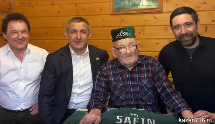 В Лаишевском районе поздравили ветерана Габдрахмана Сафина с его 104-летием.