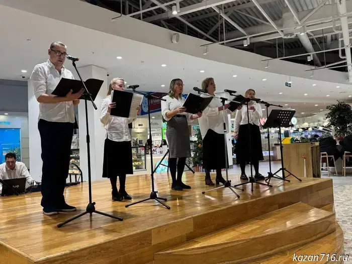 A Christmas concert was held at a shopping and entertainment center in Kazan.