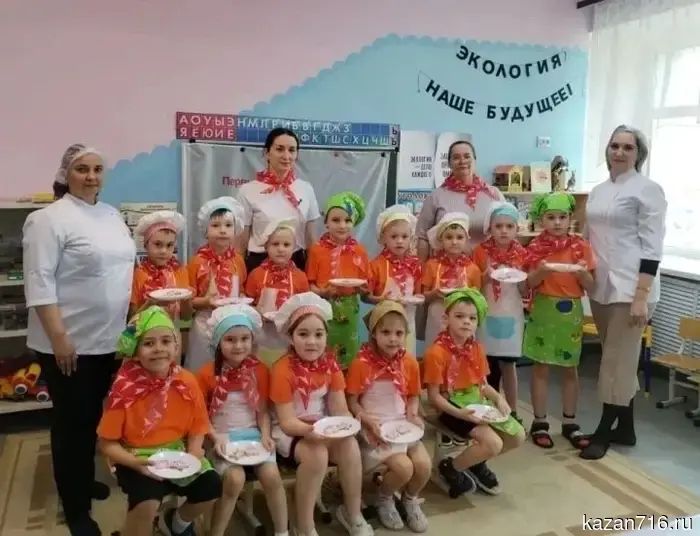 In Zainsk, preschoolers were taught how to bake shortbread cookies at a master class.
