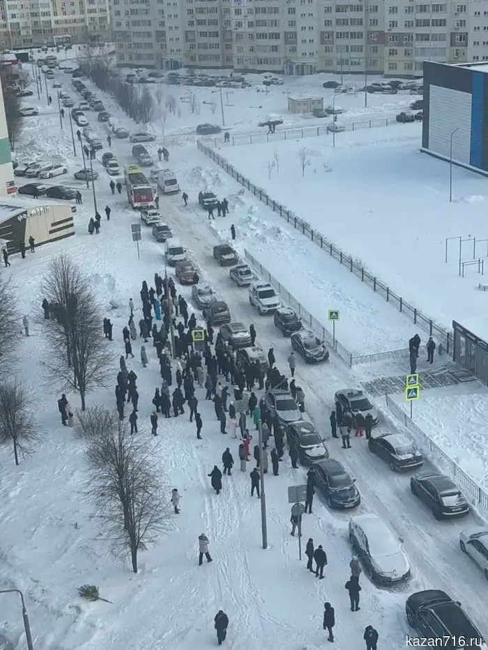 Ученик седьмого класса атаковал сотрудницу лицея в Нижнекамске с ножом.