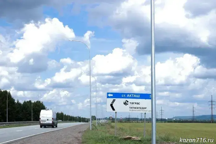 Streetlights were installed on a dangerous stretch of road in the Almetyevsky District of the Republic of Tatarstan.