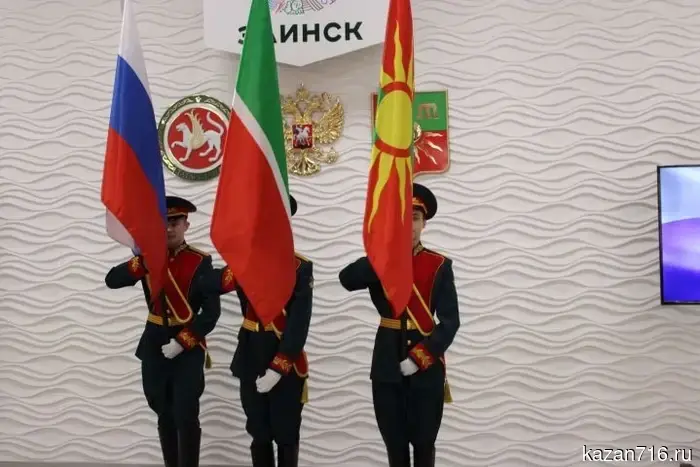 В Заинске почтили память участников СВО, которые погибли.