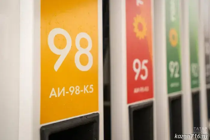 В России впервые с марта прошлого года снизились цены на бензин.