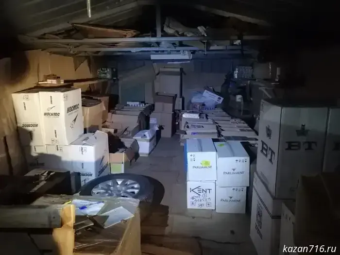 Two men were detained in Kazan for selling a large batch of unmarked cigarettes.