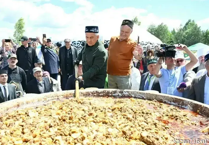Рустам Минниханов поделился своим опытом участия во Всероссийском сельском Сабантуе, который проходил в Пензенской области.
