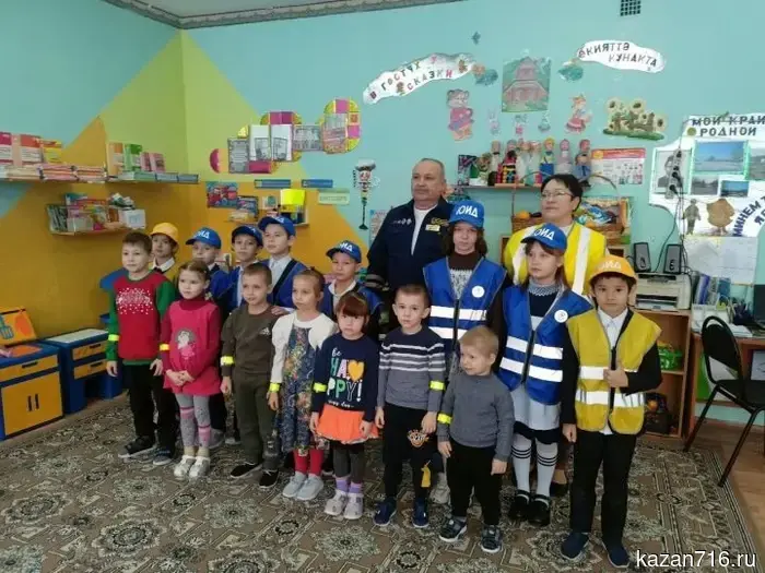 Traffic inspectors from the village of Savaleevo in the Zainsk district conducted a traffic rules lesson at the kindergarten.