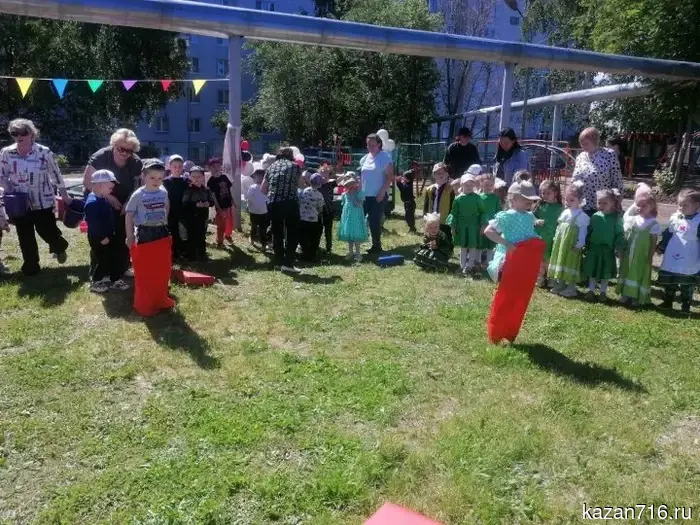 В детском саду «Огонек» в Камских Полянах отметили Сабантуй с развлечениями и подарками.
