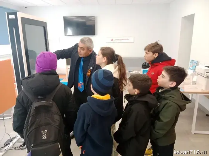 Ученики изучают мир профессий в центре «Работа России».