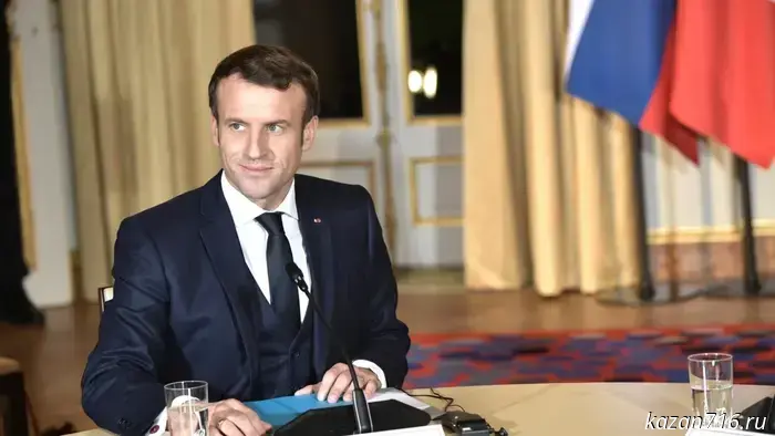 The political and economic crisis in France is worsening, an expert said.