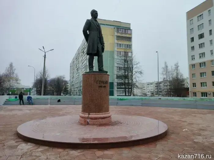 Новый настил, освещение и топиарии: какие изменения происходят в сквере Тукая в Елабуге.