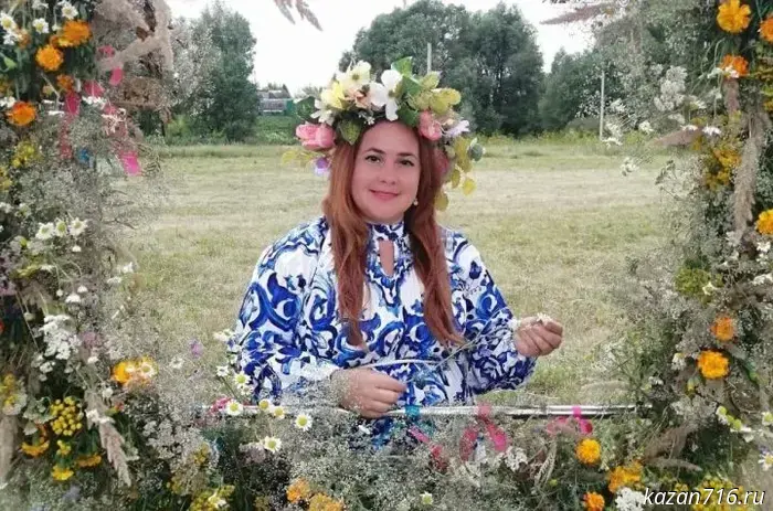В саду Людмилы Мингалеевой, жительницы Заинска, процветают сотни различных видов цветов.