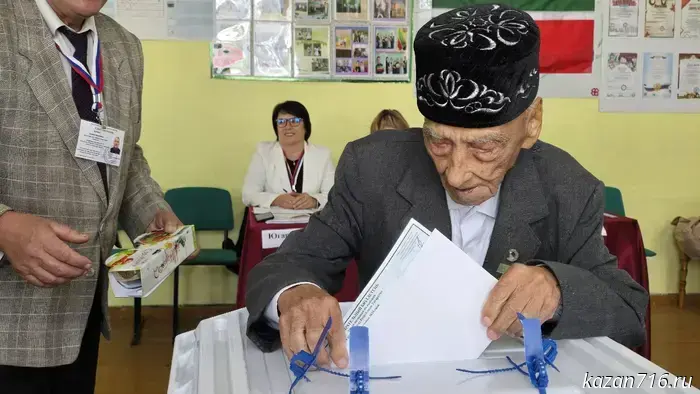 Tafkil Valiev, a veteran of the Great Patriotic War who recently celebrated his 100th birthday, took part in the elections and voted for the future of Tatarstan.