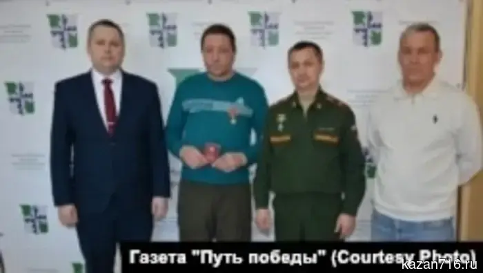 "Лучше бы отсидел бабай". Награды, давние сроки и новые потери российских военнослужащих.