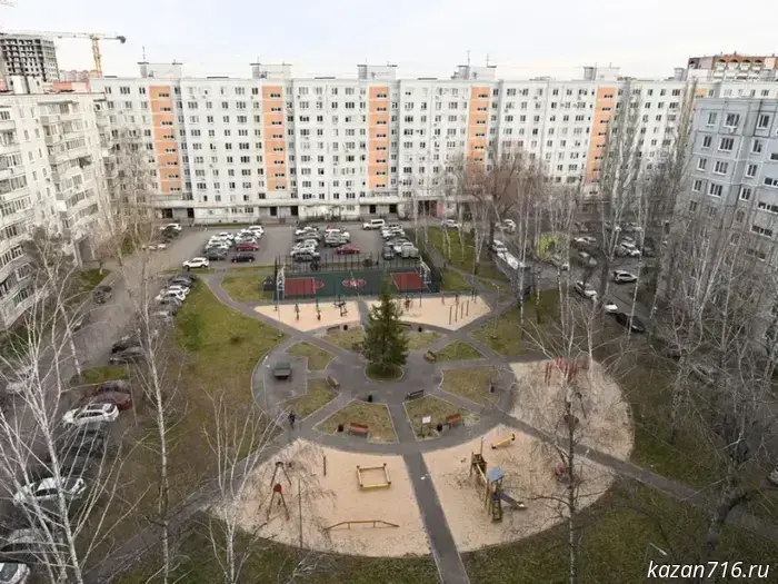 В Казани на улице Фатыха Амирхана запустили первую в республике площадку для гигиенического выгула собак.