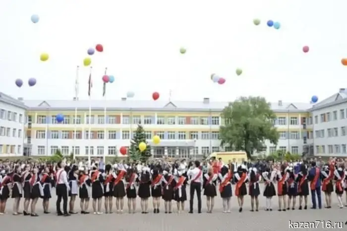 More than 1,200 Kazan graduates are vying for medals for academic achievements.