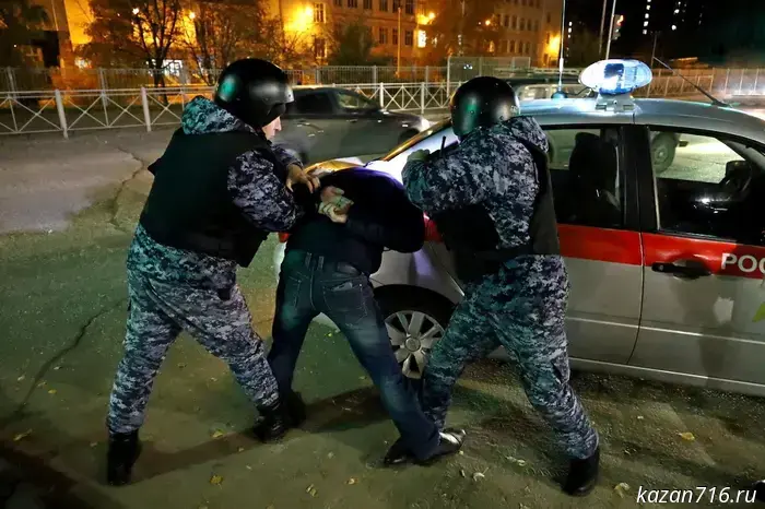 In Nizhnekamsk Rosgvardiya officers detained a suspect in a theft from a clothing store.
