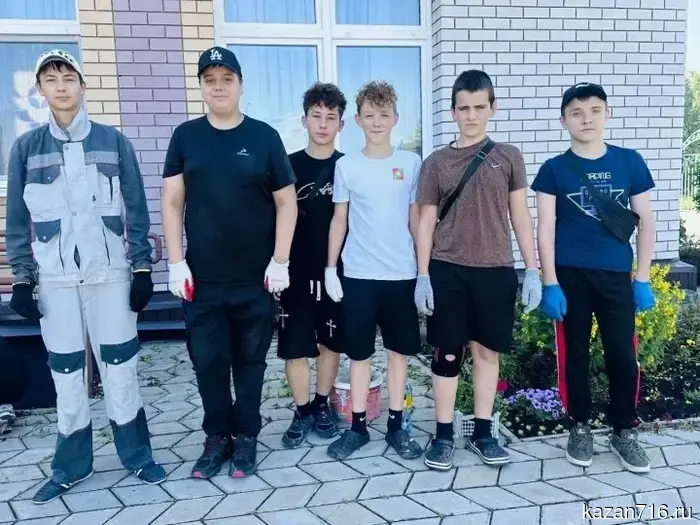 Юные благоустроители изменили детский сад: трудовая акция во время каникул.