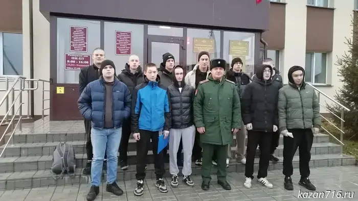 Призыв молодежи на обязательную военную службу.