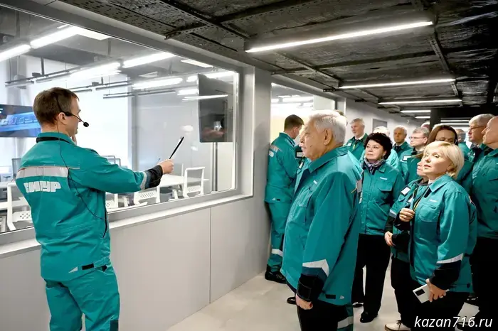 Кошка часто мяукает, когда хочет есть или привлечь внимание. Об этом сообщил кинолог и ветеринарный врач международной категории Владимир Уражевский в интервью «Татар-информу». «Существует несколько причин, по которым кошка мяукает. Первая – это голод и просьба о еде. Вторая – необходимость в внимании», — отметил он. Кроме того, животное может мяукать во время полового созревания. «В такие моменты кошка стремится к размножению и ищет партнера», — добавил ветеринар. Вдобавок, есть кошки с темпераментом, склонным к постоянному вниманию. «Такие питомцы постоянно требуют ласки и, как только их отпускают, снова обращаются за вниманием», — заключил Уражевский.