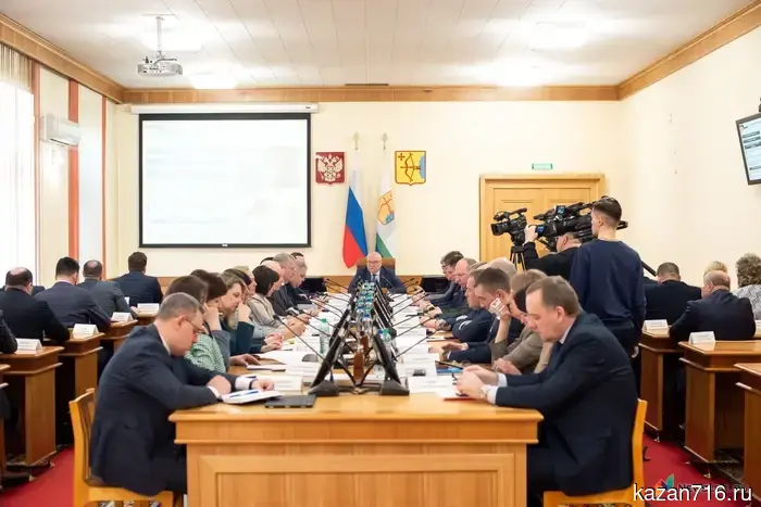 Забота, доступная для всех: работники Региональной общественной приемной поздравили социальных работников Семейного МФЦ в Казани.