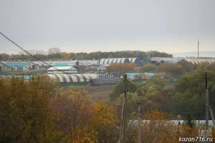 Фото: Официальный сайт ПАО «Газпром» www.gazprom.ru 28 октября – ИА SM.News. Будущие теневые поставки российского сжиженного природного газа в Европу могут зависеть от изменений в геополитической обстановке и уровне спроса на газ в ЕС. Тем не менее, с учетом существующих санкций и растущей зависимости Европы от альтернативных источников энергии, такие поставки могут столкнуться с серьезными юридическими и логистическими сложности. 
«Импорт сжиженного природного газа в ЕС увеличился с 297 миллионов кубометров в сутки в первые девять месяцев 2024 года до 376 миллионов кубометров в сутки за аналогичный период 2025 года, при этом доля СПГ в общем объеме импорта газа возросла с 37% до 45%. Основным фактором такого роста стало сокращение поставок со стороны «Газпрома», что привело к уменьшению трубопроводного импорта газа из России с 99 миллионов кубометров до 56 миллионов в сутки за тот же временной промежуток», — сообщает аналитик Кирилл Родионов. После мирного разрешения конфликта на Украине восстановление позиций России на газовом рынке ЕС будет зависеть от способности страны подстроиться под новые условия и предложить конкурентоспособные цены. Однако для восстановления доверия со стороны европейских потребителей может потребоваться значительное время, и Россия может столкнуться с конкуренцией со стороны других поставщиков, таких как США и Норвегия. «Доля «Газпрома» в импорте природного газа в ЕС снизилась с 12% до 7%, тогда как трубопроводные поставки других производителей, включая Норвегию и Азербайджан, остались на уровне 409 миллионов кубометров в сутки. Дальнейшая динамика поставок «Газпрома» будет зависеть от геополитических факторов и возможности заключения нового транзитного соглашения после окончания конфликта в Европе», — отметил Родионов.
Ранее ИА SM-NEWS сообщило, что ФАС могла бы предложить альтернативные методы регулирования тарифов на электричество, но выбрала стандартное повышение тарифов для населения.
Еще новости по теме:
Новое транзитное соглашение по газу может быть подписано после завершения конфликта в Европе.
Фото: Официальный сайт ПАО «Газпром» www.gazprom.ru
28 октября – ИА SM.News. 21:06 28.10.2025 Kazan.Sm.News - Казань.
Новости соседних регионов по теме:
Новое транзитное соглашение по газу может быть подписано после завершения конфликта в Европе.
Фото: Официальный сайт ПАО «Газпром» www.gazprom.ru
28 октября – ИА SM.News. 21:34 28.10.2025 Ryazan.Sm.News - Рязань.
Новое транзитное соглашение по газу может быть подписано после завершения конфликта в Европе.
Фото: Официальный сайт ПАО «Газпром» www.gazprom.ru
28 октября – ИА SM.News. 23:08 28.10.2025 Ufa.Sm.News - Уфа.
Новое транзитное соглашение по газу может быть подписано после завершения конфликта в Европе.
Фото: Официальный сайт ПАО «Газпром» www.gazprom.ru
28 октября – ИА SM.News. 20:48 28.10.2025 Kaluga.Sm.News - Калуга.
Татарстан сохраняет устойчивые темпы жилищного строительства, последовательно выполняет социальные обязательства и развивает механизмы повышения доступности жилья, сообщает Министерство строительства.
Площадь жилья в Казанской агломерации к 2050 году увеличится на 54 миллиона квадратных метров. Упор на агломерации стал ключевой стратегией развития строительного комплекса Татарстана. 
В Рио-де-Жанейро произошли масштабные столкновения между полицией и наркокартелями. 
Сотрудники полиции Набережных Челнов за время профилактических проверок выявили 121 нарушение миграционного законодательства, сообщает пресс-служба МВД по РТ.
27 октября в 14:15 в пункт связи части 109 ПСЧ поступило сообщение о пожаре в деревне Уба, ул. Центральная.