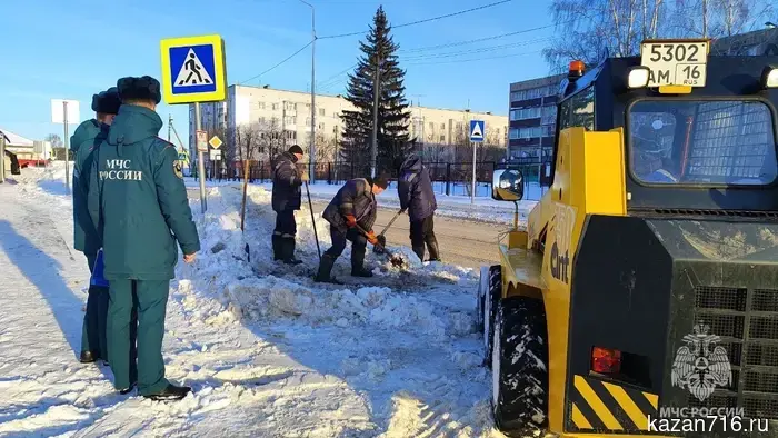 In Vasilyevo, fire hydrants are actively being cleared.