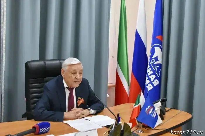 Farid Mukhametshin congratulated the republic's United Russia members on the party's birthday.