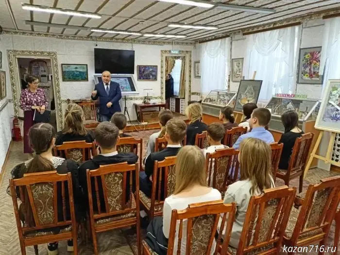 At the Zainsk Local History Museum, schoolchildren reviewed the rules of road safety.