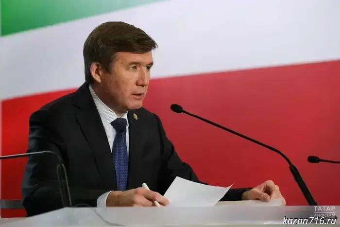 Мужчина обманным способом убедил потерпевшего оформить сделку купли-продажи квартиры. Аферист пообещал отправить сироту на постоянное место жительства в Турцию. В Зеленодольске было возбуждено уголовное дело в отношении местного жителя, подозреваемого в мошенничестве с квартирой сироты. По данным городской прокуратуры, данный мужчина — ранее неоднократно судимый — заставил потерпевшего оформлять сделку с жильем, полученным из специализированного жилищного фонда. 

Аферист заверил, что вырученные средства от продажи пойдут на благотворительность, и обещал помочь сироте переехать в Турцию. В результате сирота лишился жилья. Суд наложил арест на незаконно отчужденную квартиру. Подозреваемому угрожает до 10 лет лишения свободы по статье о мошенничестве в особо крупном размере, сообщает Зеленодольская городская прокуратура. 

Лилиана ГАРИФУЛЛИНА