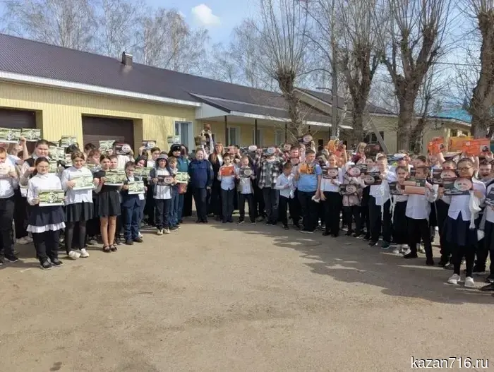 В школе Заинска прошел урок пожарной безопасности: эвакуированы 126 человек.