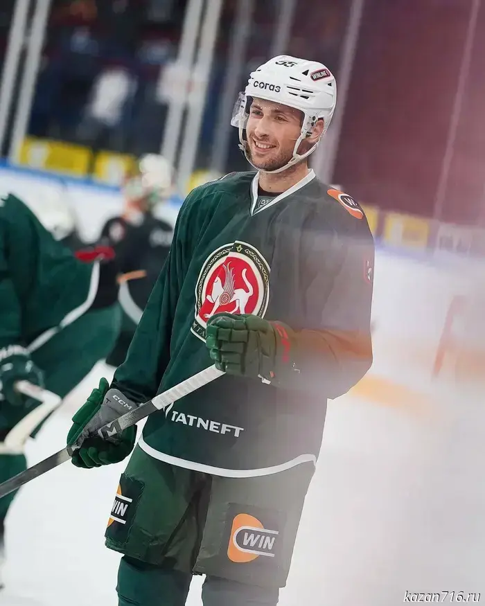 Alexander Khmelevsky held his first training session at Ak Bars.