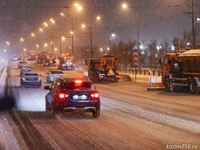 Госавтоинспекция Казани призвала автомобилистов убирать свои машины во время проведения снегоуборочных работ.