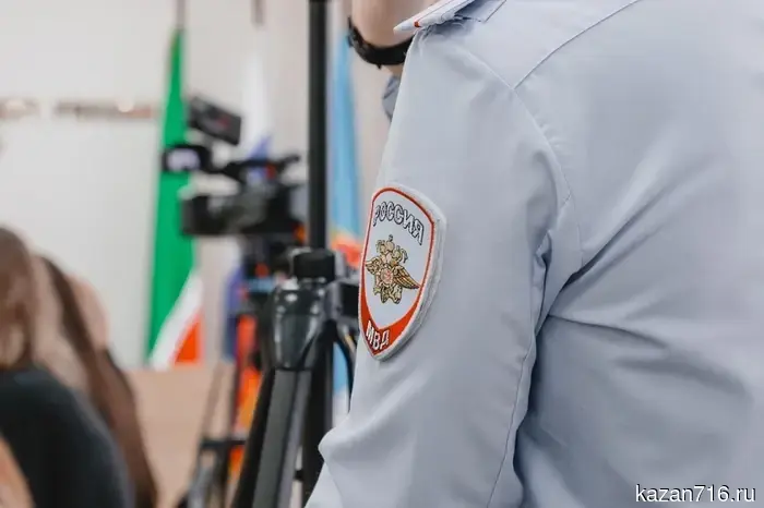 In Chelny, two couriers who were working for scammers in Moscow were caught.