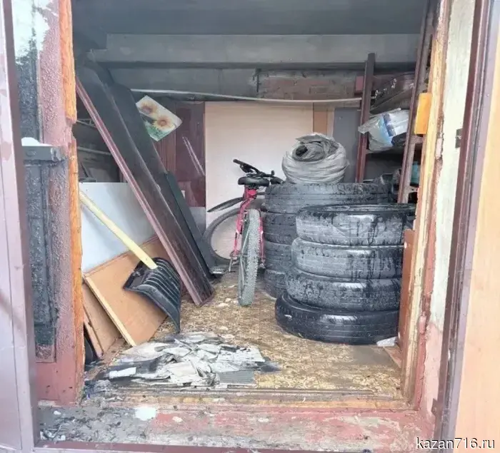 In Leninogorsk, residents of an apartment building unlawfully seized and cluttered a room.