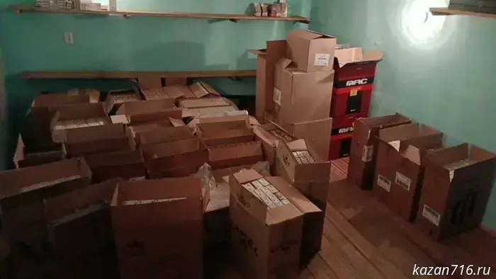 Two Kazan residents were detained for selling a large batch of unmarked cigarettes.