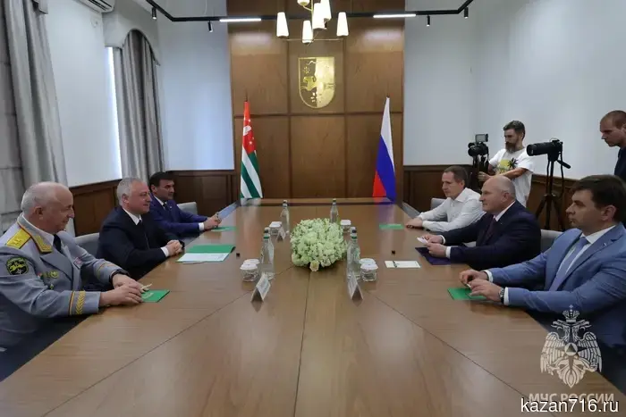 Глава МЧС России встречался с Президентом Республики Абхазия в рамках двусторонних переговоров.